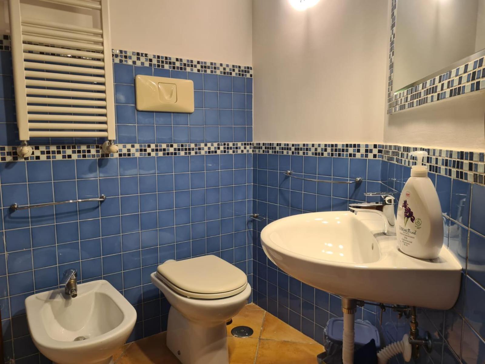 Casa Vetriera A Chiaia *